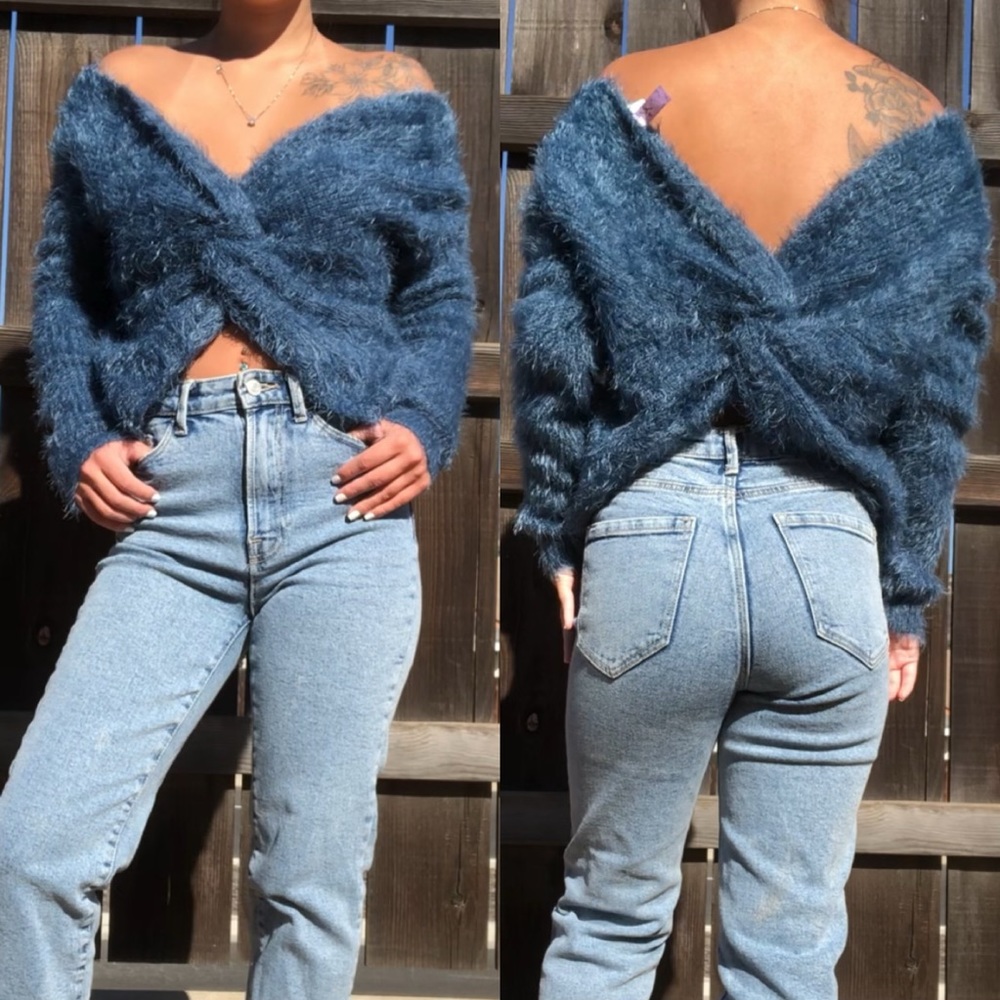 Alya teal fuzzy twist long sleeve sweater S